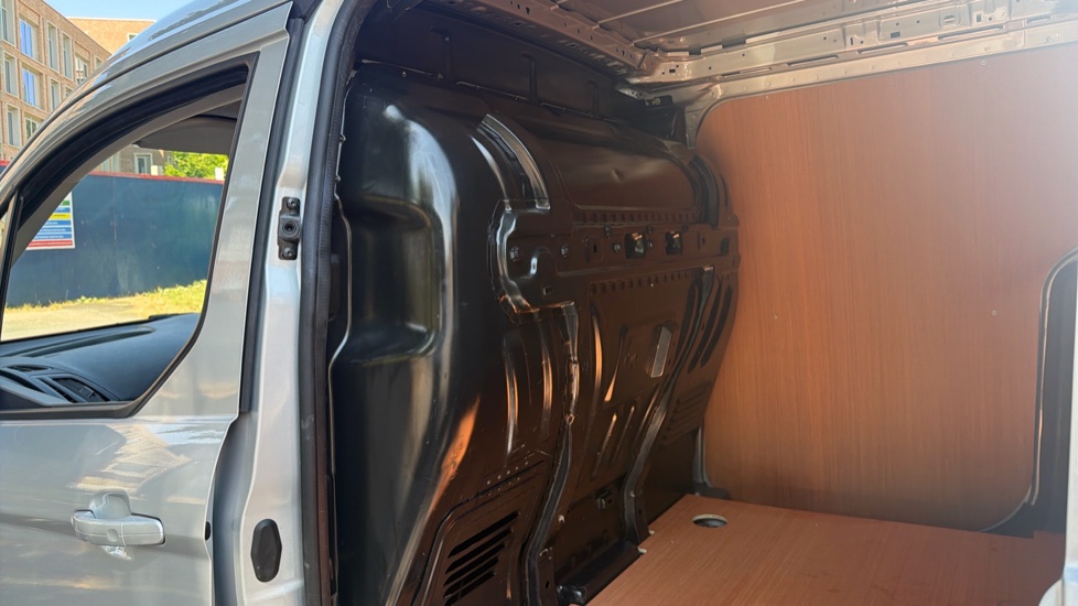 Ford Transit Connect 250 L2 Diesel 1.5 EcoBlue 100ps Limited Van Powershift - Image 18