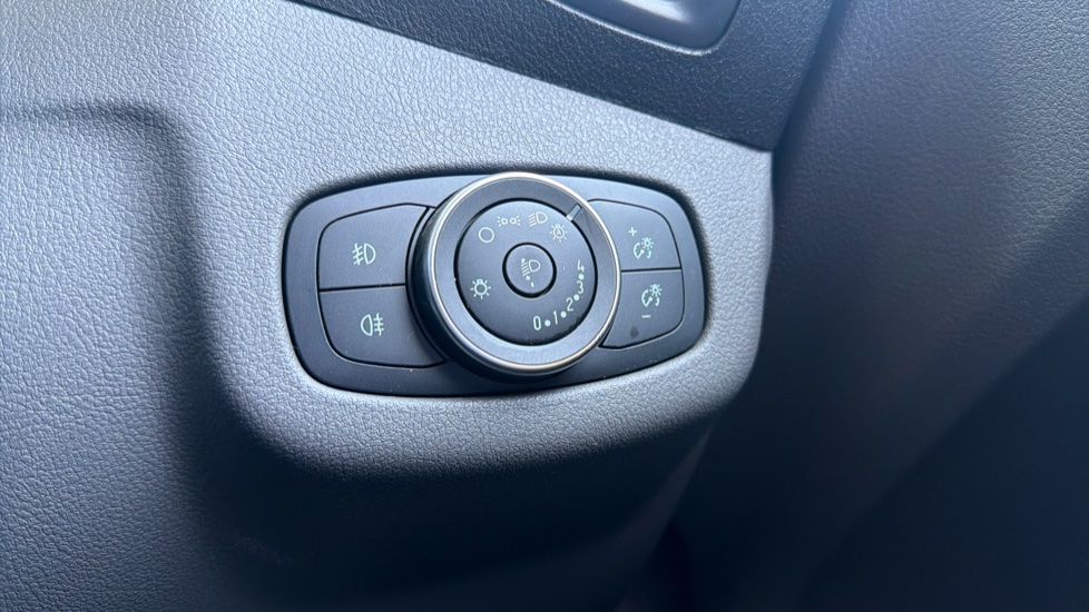 Ford Transit Connect 250 L2 Diesel 1.5 EcoBlue 100ps Limited Van Powershift - Image 24
