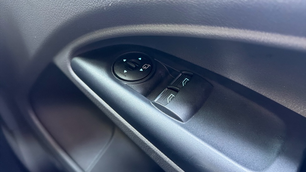 Ford Transit Connect 250 L2 Diesel 1.5 EcoBlue 100ps Limited Van Powershift - Image 25