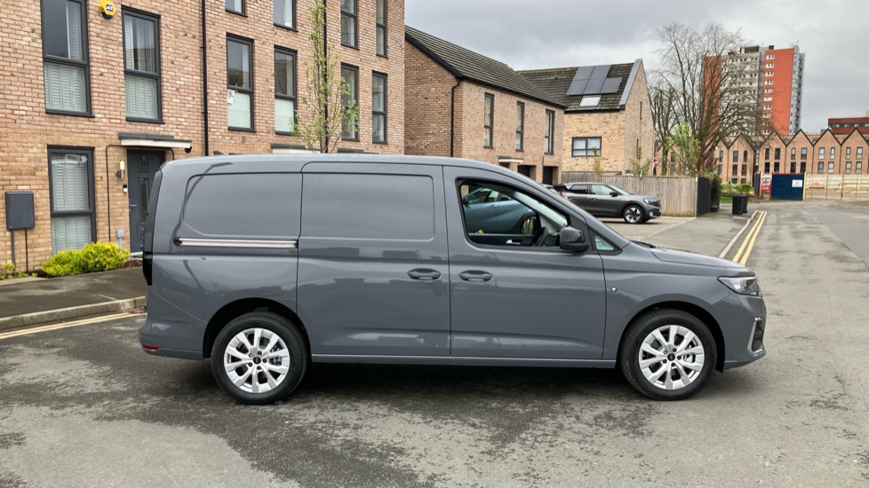 Ford Transit Connect 250 L2 Petrol 1.5 EcoBoost PHEV 150 Limited Van Auto - Image 9