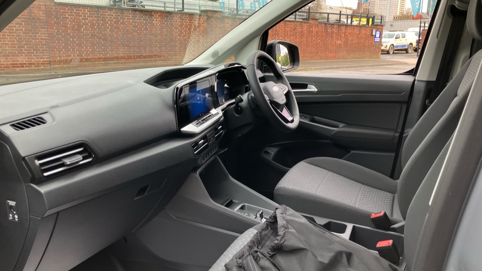 Ford Transit Connect 250 L2 Petrol 1.5 EcoBoost PHEV 150 Limited Van Auto - Image 13