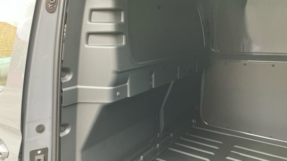 Ford Transit Connect 250 L2 Petrol 1.5 EcoBoost PHEV 150 Limited Van Auto - Image 18