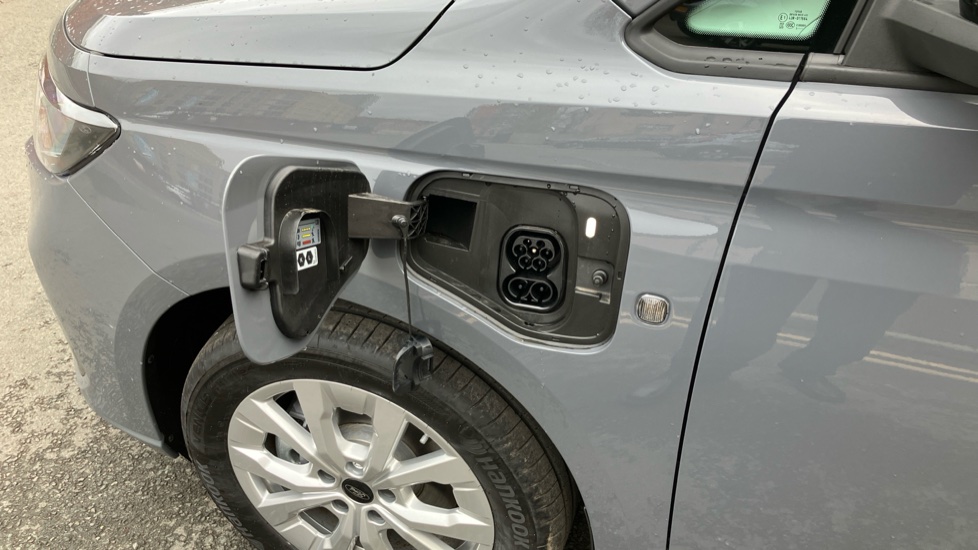 Ford Transit Connect 250 L2 Petrol 1.5 EcoBoost PHEV 150 Limited Van Auto - Image 25