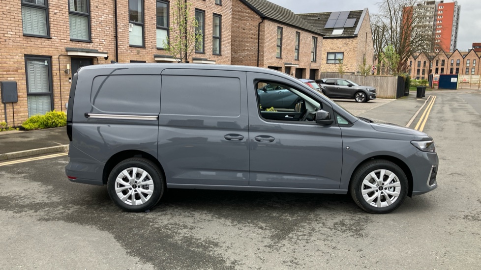 Ford Transit Connect 250 L2 Petrol 1.5 EcoBoost PHEV 150 Limited Van Auto - Image 32