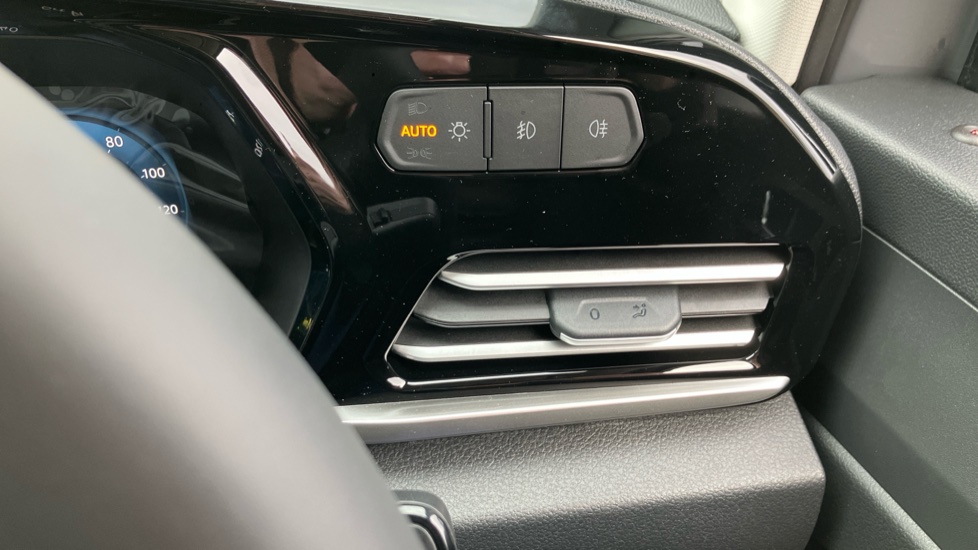 Ford Transit Connect 250 L2 Petrol 1.5 EcoBoost PHEV 150 Limited Van Auto - Image 37