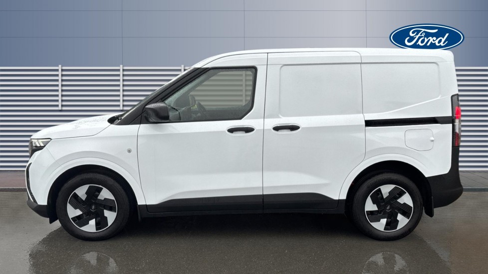 Ford Transit Courier E-Transit Courier 100kW 43kWh Trend Van Auto - Image 4