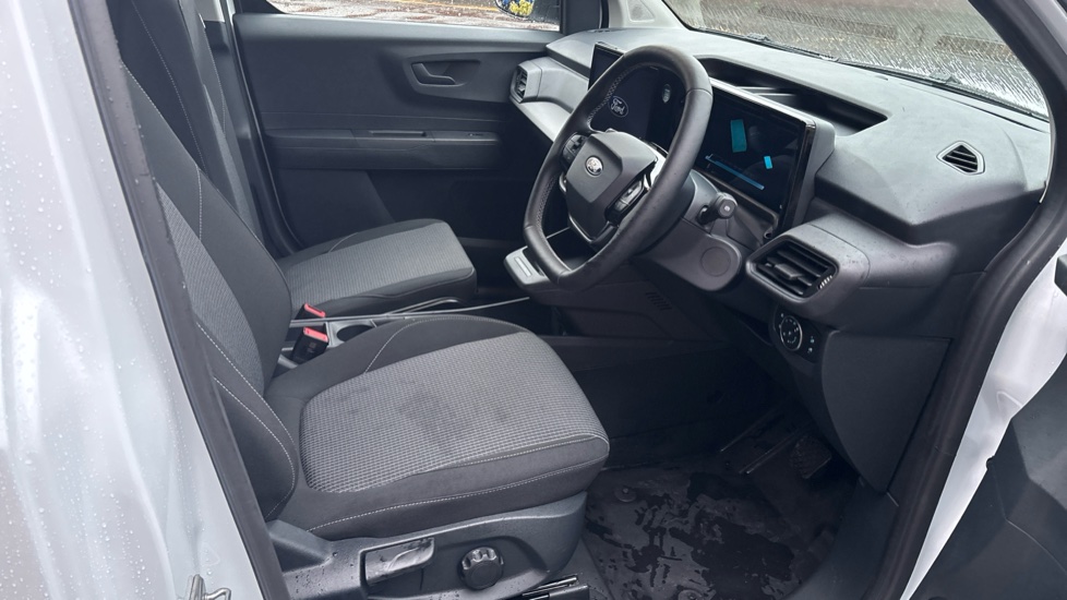 Ford Transit Courier E-Transit Courier 100kW 43kWh Trend Van Auto - Image 6