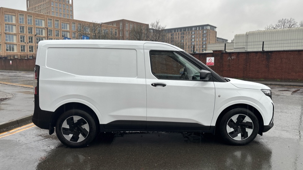 Ford Transit Courier E-Transit Courier 100kW 43kWh Trend Van Auto - Image 9