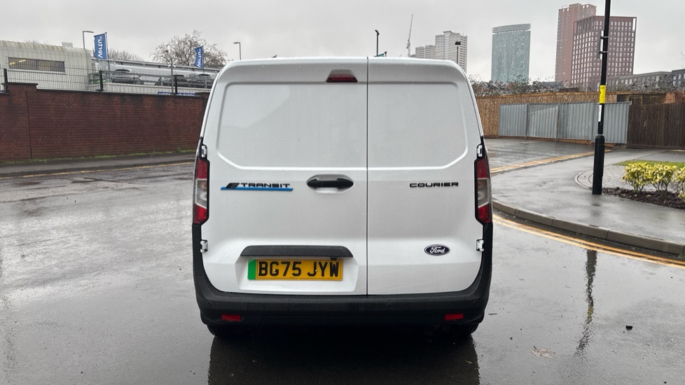 Ford Transit Courier E-Transit Courier 100kW 43kWh Trend Van Auto - Image 11