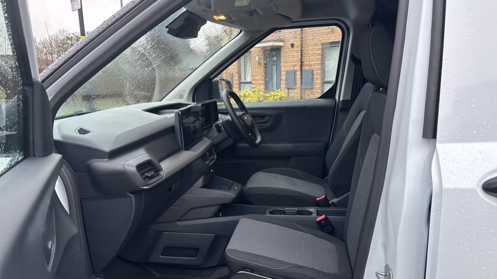 Ford Transit Courier E-Transit Courier 100kW 43kWh Trend Van Auto - Image 13