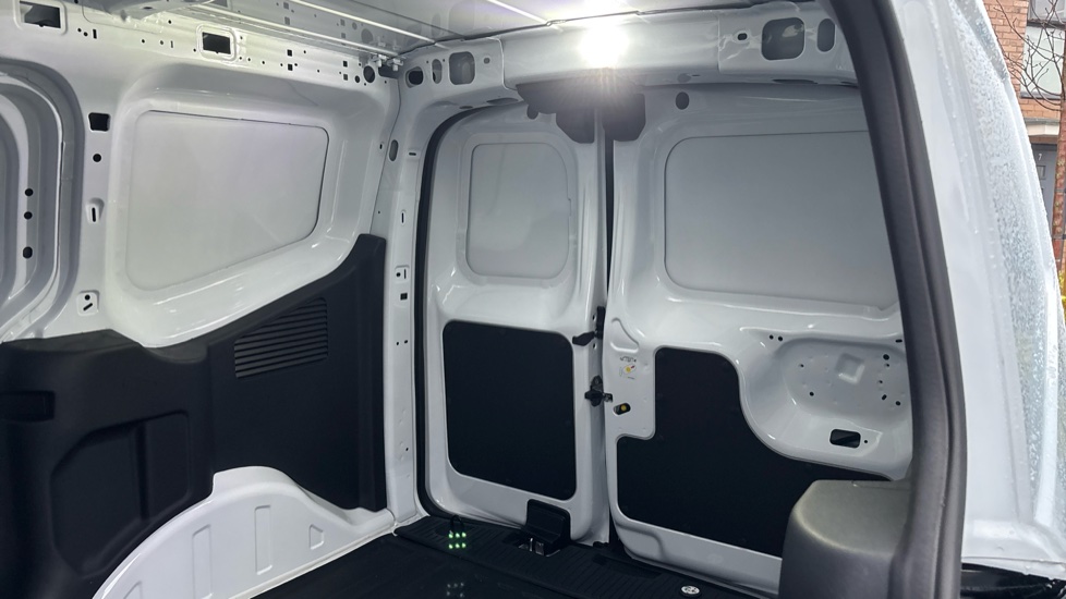 Ford Transit Courier E-Transit Courier 100kW 43kWh Trend Van Auto - Image 14