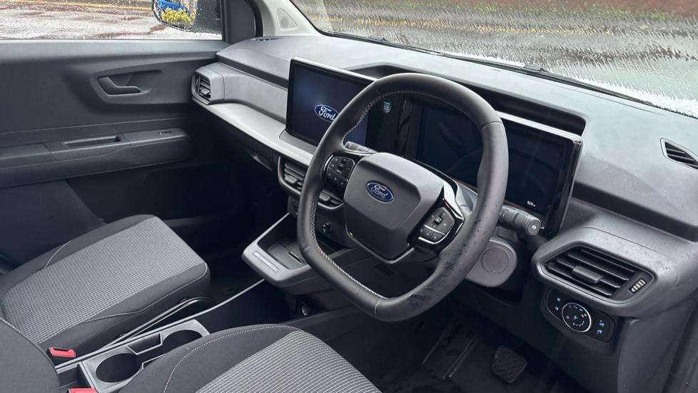 Ford Transit Courier E-Transit Courier 100kW 43kWh Trend Van Auto - Image 16