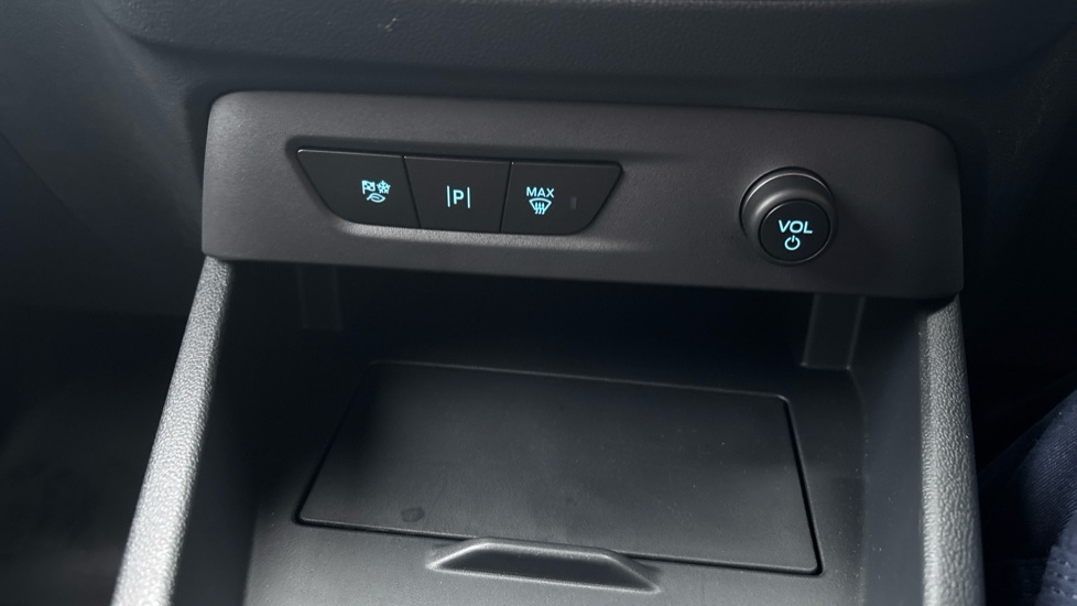 Ford Transit Courier E-Transit Courier 100kW 43kWh Trend Van Auto - Image 31