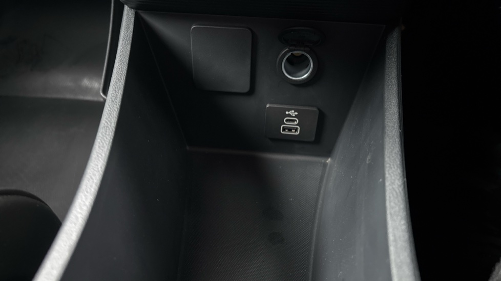 Ford Transit Courier E-Transit Courier 100kW 43kWh Trend Van Auto - Image 33