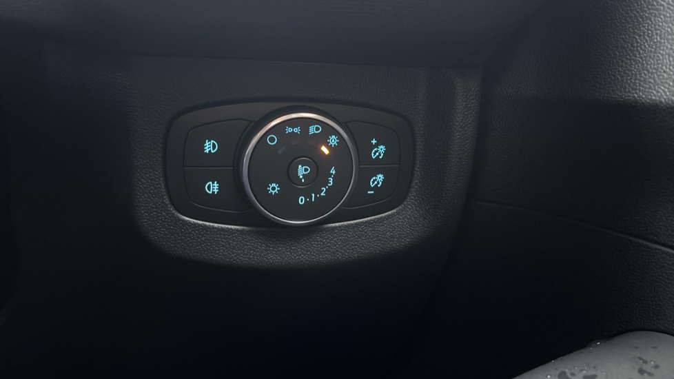 Ford Transit Courier E-Transit Courier 100kW 43kWh Trend Van Auto - Image 36