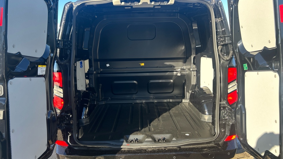 Ford Transit Custom 320 L1 Diesel Fwd 2.0 EcoBlue 150ps H1 Double Cab Van Limited - Image 12