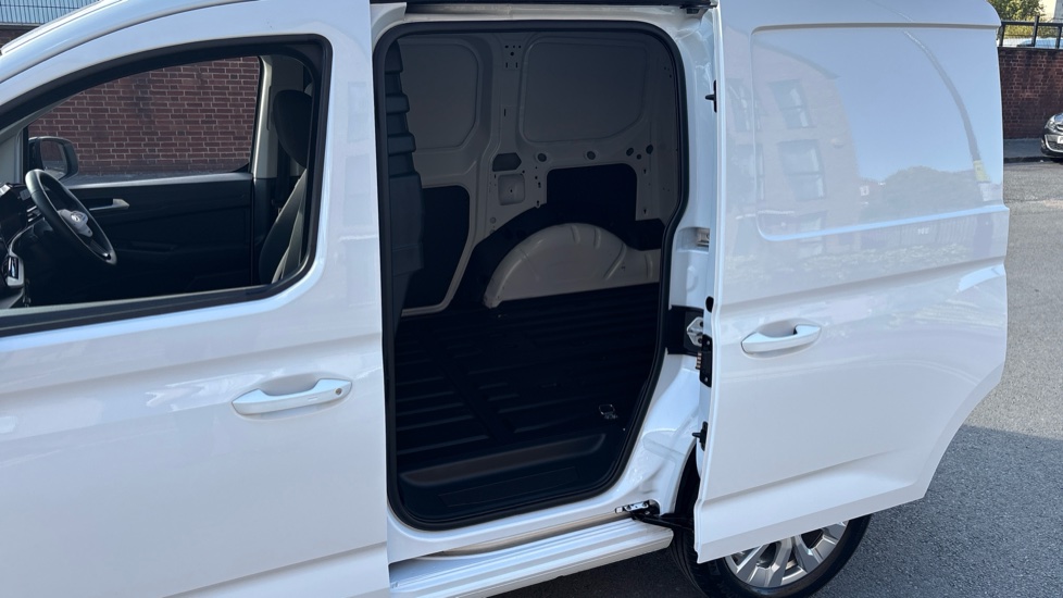 Ford Transit Connect 230 L1 Diesel 2.0 EcoBlue 122ps Limited Van Auto - Image 5