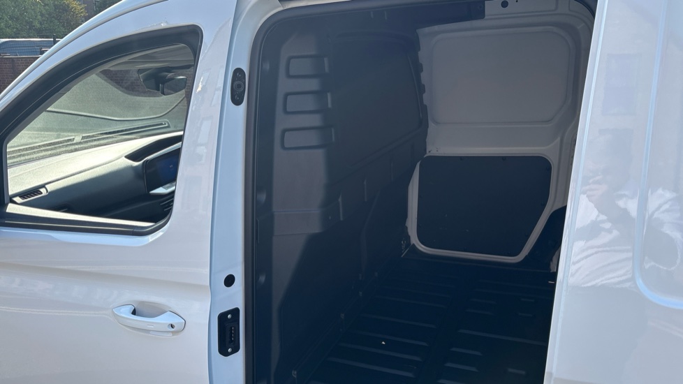 Ford Transit Connect 230 L1 Diesel 2.0 EcoBlue 122ps Limited Van Auto - Image 18