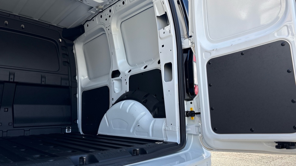 Ford Transit Connect 230 L1 Diesel 2.0 EcoBlue 122ps Limited Van Auto - Image 37