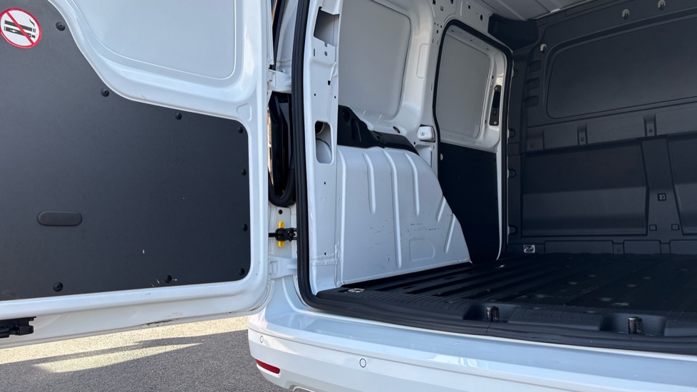 Ford Transit Connect 230 L1 Diesel 2.0 EcoBlue 122ps Limited Van Auto - Image 38