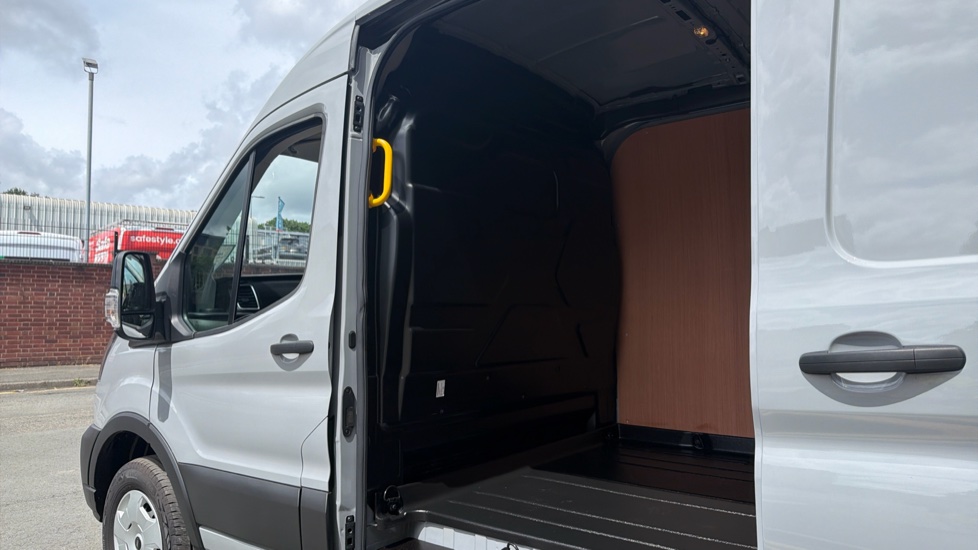 Ford Transit E-350 L3 Rwd 135kW 68kWh H2 Trend Van Auto - Image 18