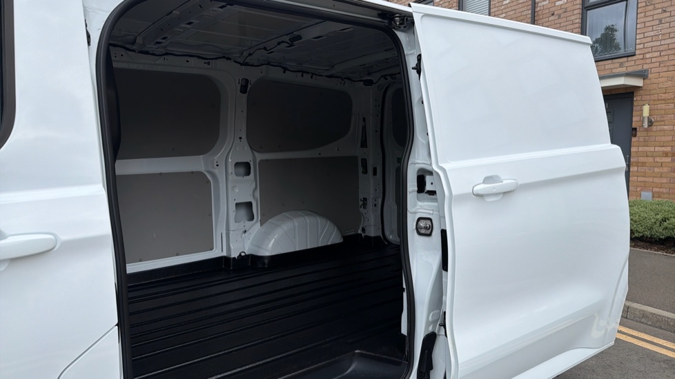 Ford Transit Custom 320 L1 Diesel Fwd 2.0 EcoBlue 136ps H1 Van Limited Auto - Image 5