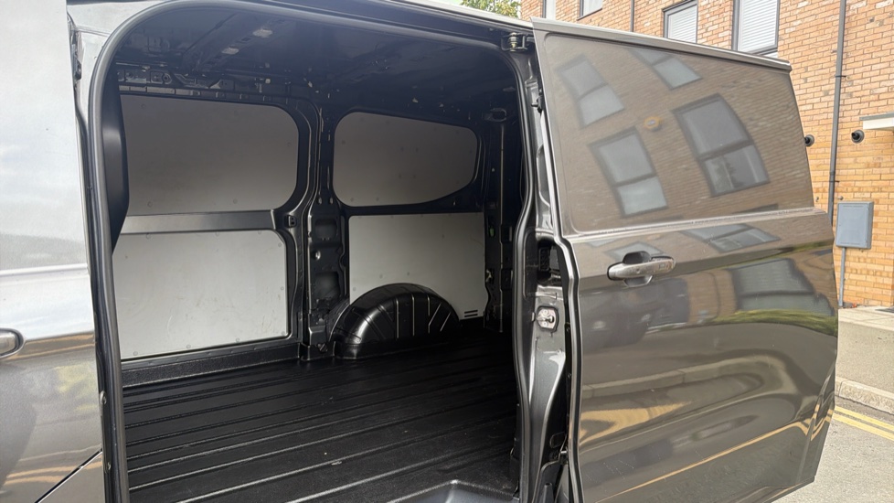 Ford Transit Custom 320 L1 Diesel Fwd 2.0 EcoBlue 136ps H1 Van Limited Auto - Image 5