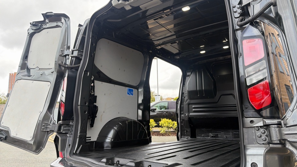 Ford Transit Custom 320 L1 Diesel Fwd 2.0 EcoBlue 136ps H1 Van Limited Auto - Image 35
