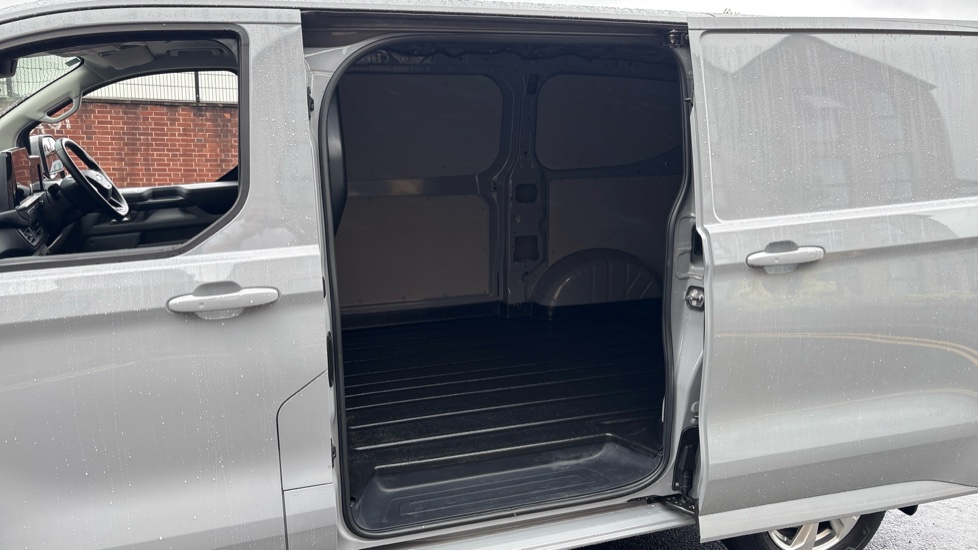 Ford Transit Custom 320 L1 Diesel Fwd 2.0 EcoBlue 136ps H1 Van Limited Auto - Image 5