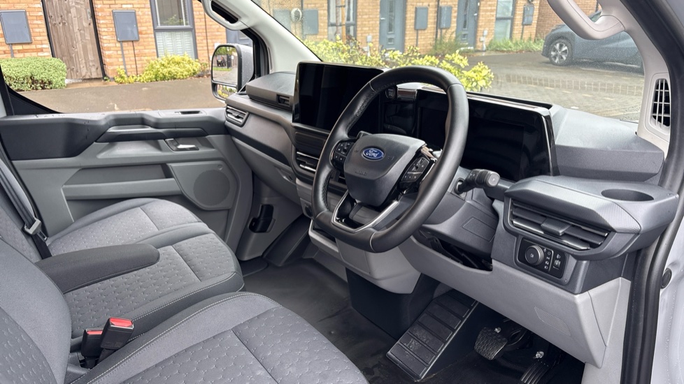 Ford Transit Custom 320 L1 Diesel Fwd 2.0 EcoBlue 136ps H1 Van Limited Auto - Image 6