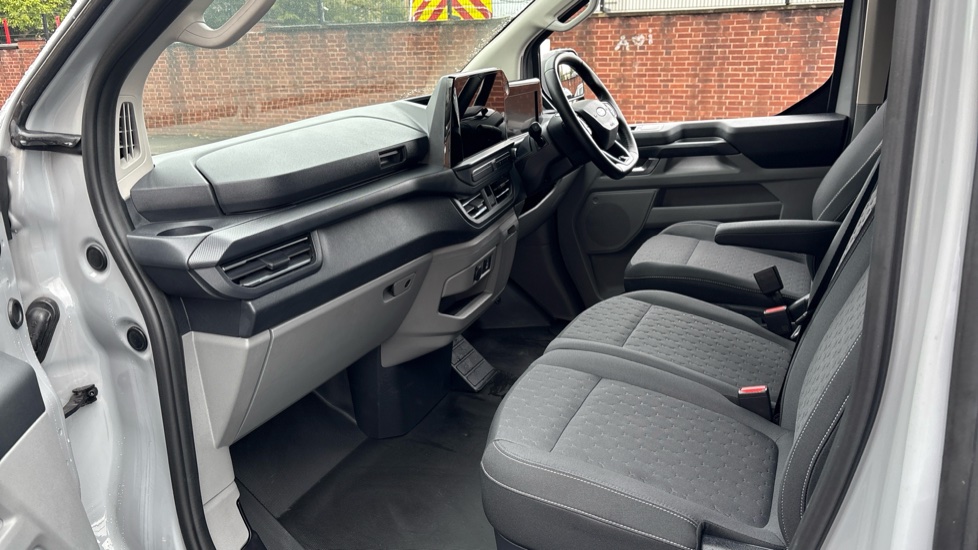 Ford Transit Custom 320 L1 Diesel Fwd 2.0 EcoBlue 136ps H1 Van Limited Auto - Image 13
