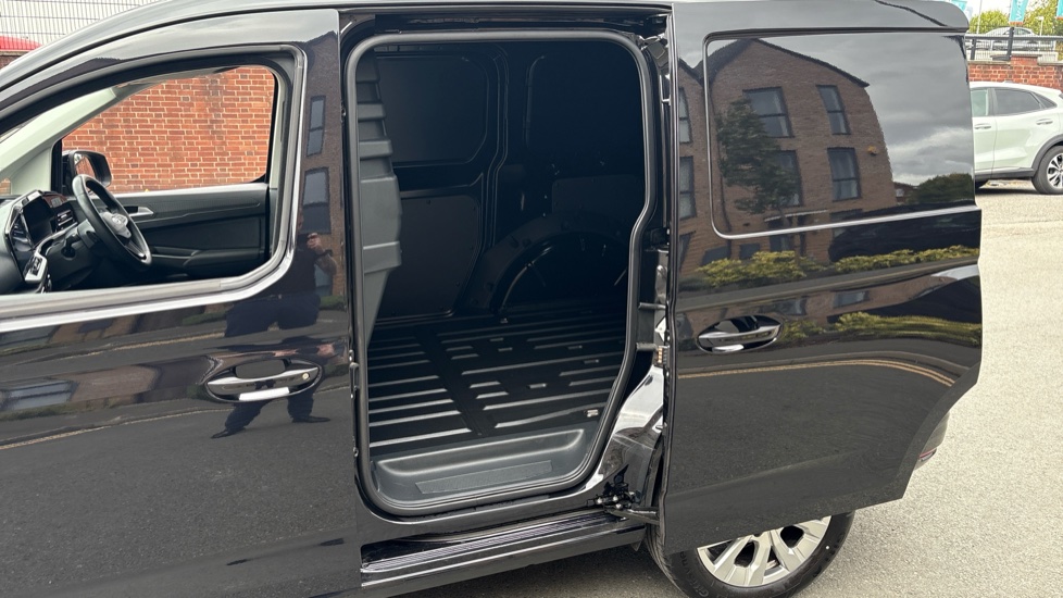 Ford Transit Connect 230 L1 Diesel 2.0 EcoBlue 122ps Limited Van Auto - Image 5