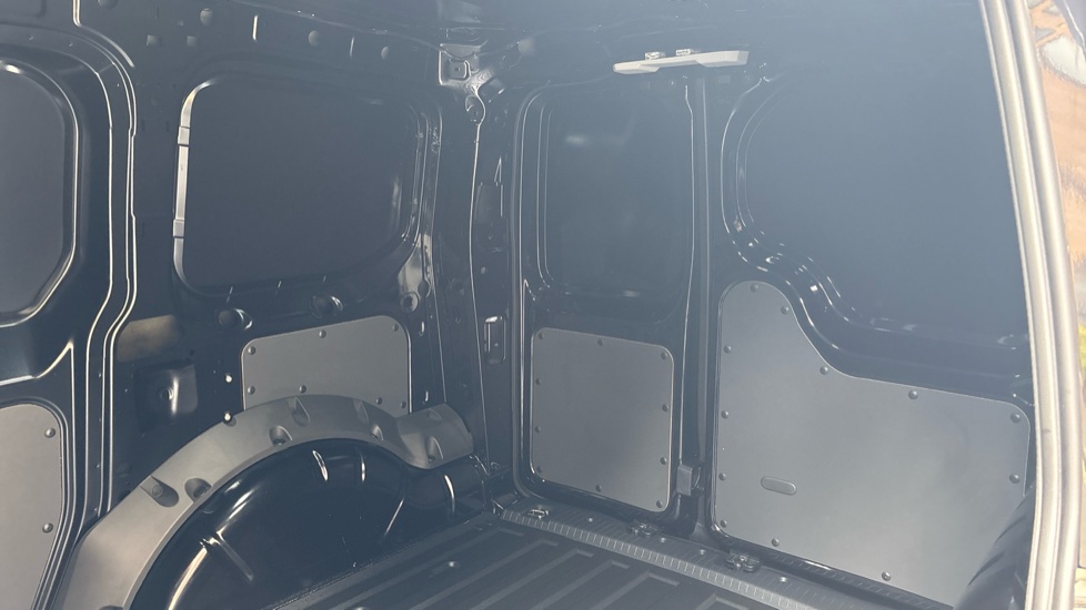 Ford Transit Connect 230 L1 Diesel 2.0 EcoBlue 122ps Limited Van Auto - Image 14