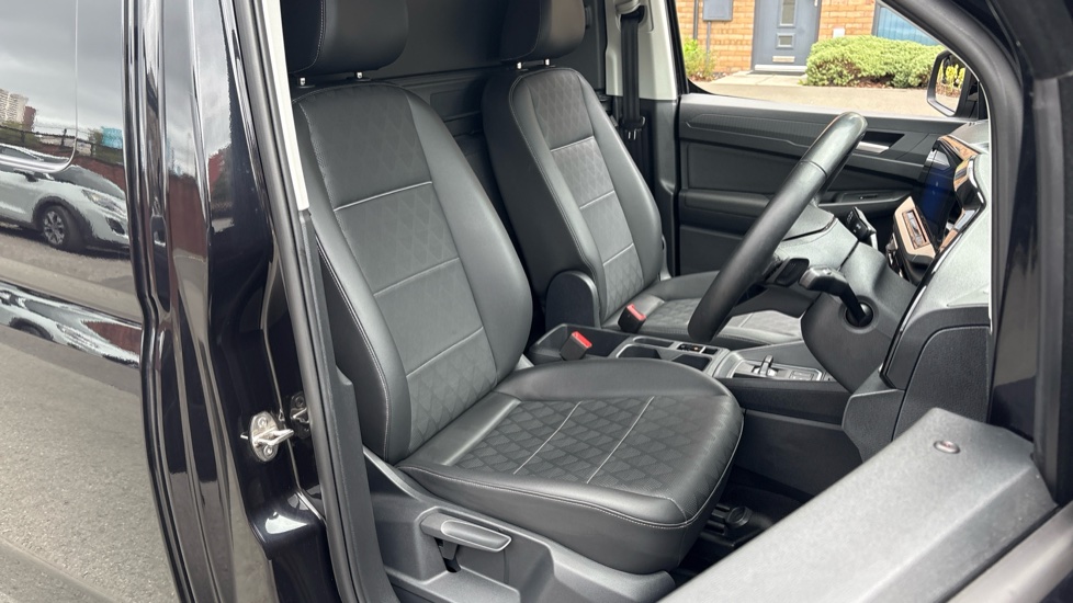 Ford Transit Connect 230 L1 Diesel 2.0 EcoBlue 122ps Limited Van Auto - Image 28