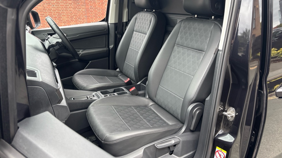 Ford Transit Connect 230 L1 Diesel 2.0 EcoBlue 122ps Limited Van Auto - Image 31