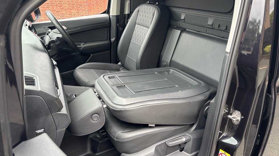 Ford Transit Connect 230 L1 Diesel 2.0 EcoBlue 122ps Limited Van Auto - Image 32