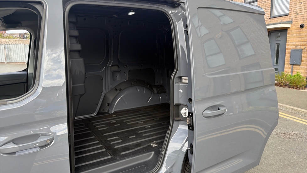 Ford Transit Connect 230 L1 Diesel 2.0 EcoBlue 122ps Limited Van Auto - Image 5