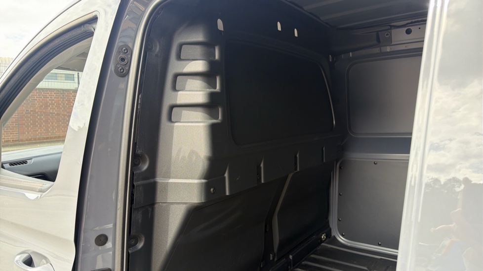 Ford Transit Connect 230 L1 Diesel 2.0 EcoBlue 122ps Limited Van Auto - Image 18