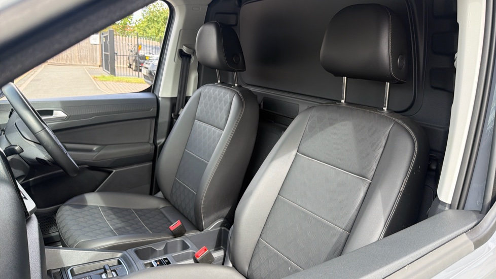 Ford Transit Connect 230 L1 Diesel 2.0 EcoBlue 122ps Limited Van Auto - Image 31