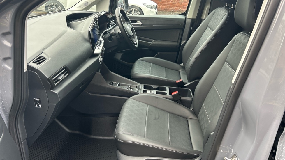 Ford Transit Connect 230 L1 Diesel 2.0 EcoBlue 122ps Limited Van Auto - Image 13