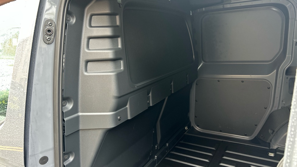 Ford Transit Connect 230 L1 Diesel 2.0 EcoBlue 122ps Limited Van Auto - Image 18