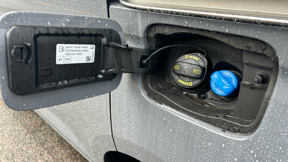 Ford Transit Connect 230 L1 Diesel 2.0 EcoBlue 122ps Limited Van Auto - Image 32
