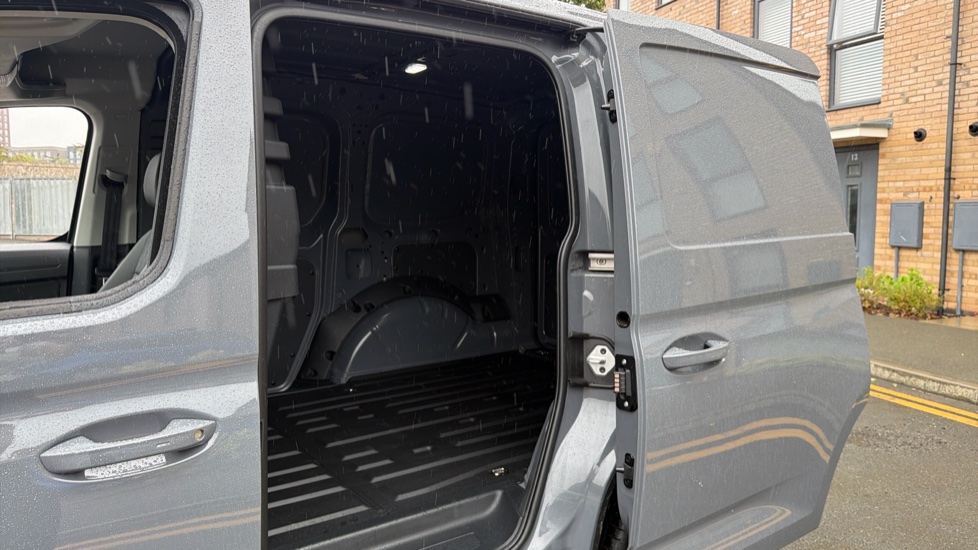 Ford Transit Connect 230 L1 Diesel 2.0 EcoBlue 122ps Limited Van Auto - Image 5