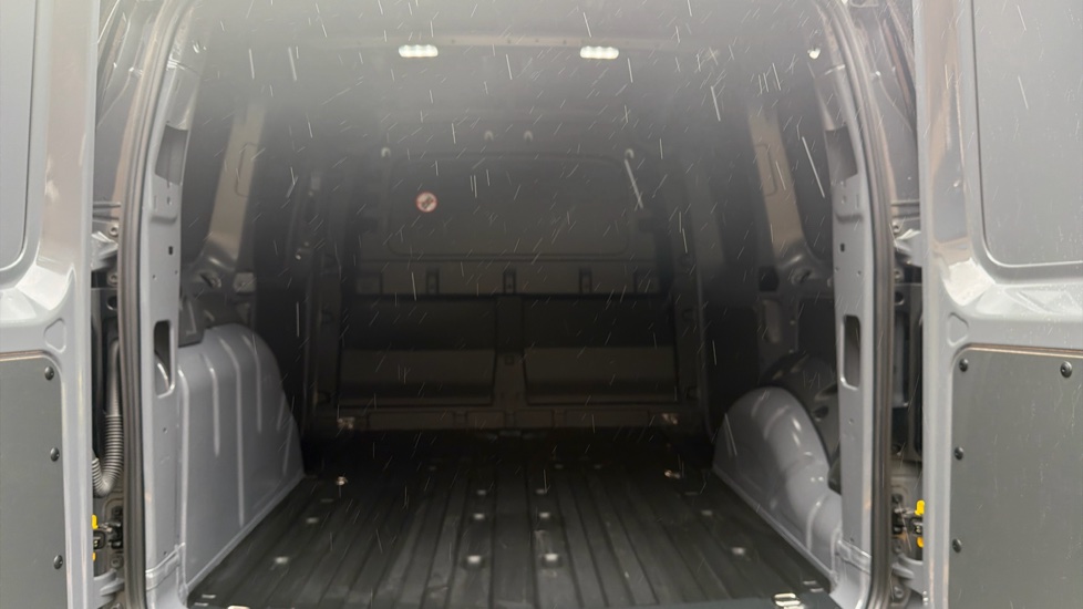 Ford Transit Connect 230 L1 Diesel 2.0 EcoBlue 122ps Limited Van Auto - Image 12