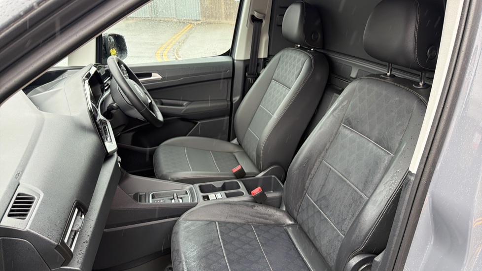 Ford Transit Connect 230 L1 Diesel 2.0 EcoBlue 122ps Limited Van Auto - Image 31