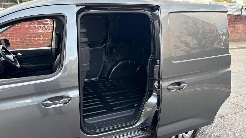 Ford Transit Connect 230 L1 Diesel 2.0 EcoBlue 122ps Limited Van Auto - Image 5