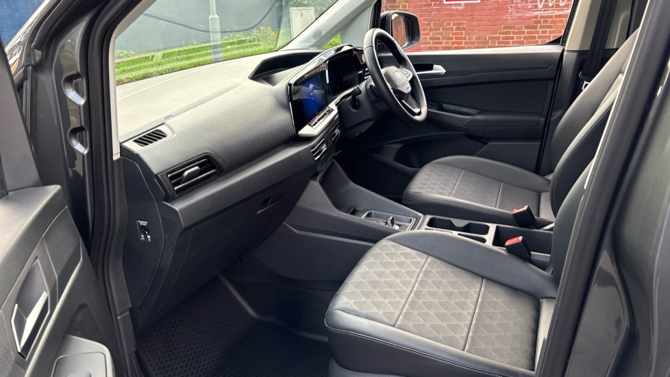 Ford Transit Connect 230 L1 Diesel 2.0 EcoBlue 122ps Limited Van Auto - Image 13
