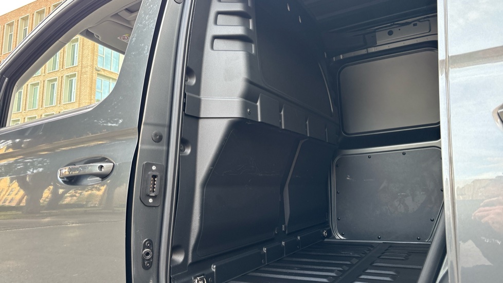 Ford Transit Connect 230 L1 Diesel 2.0 EcoBlue 122ps Limited Van Auto - Image 18