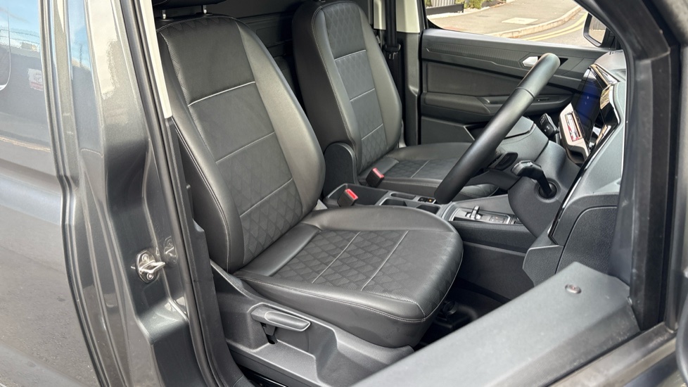 Ford Transit Connect 230 L1 Diesel 2.0 EcoBlue 122ps Limited Van Auto - Image 27