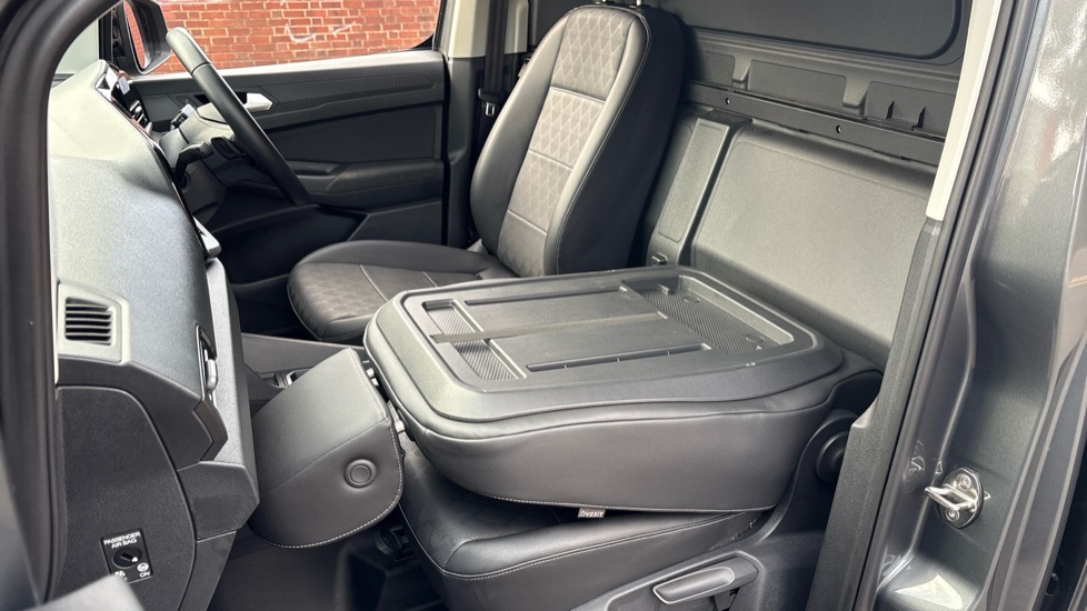 Ford Transit Connect 230 L1 Diesel 2.0 EcoBlue 122ps Limited Van Auto - Image 33